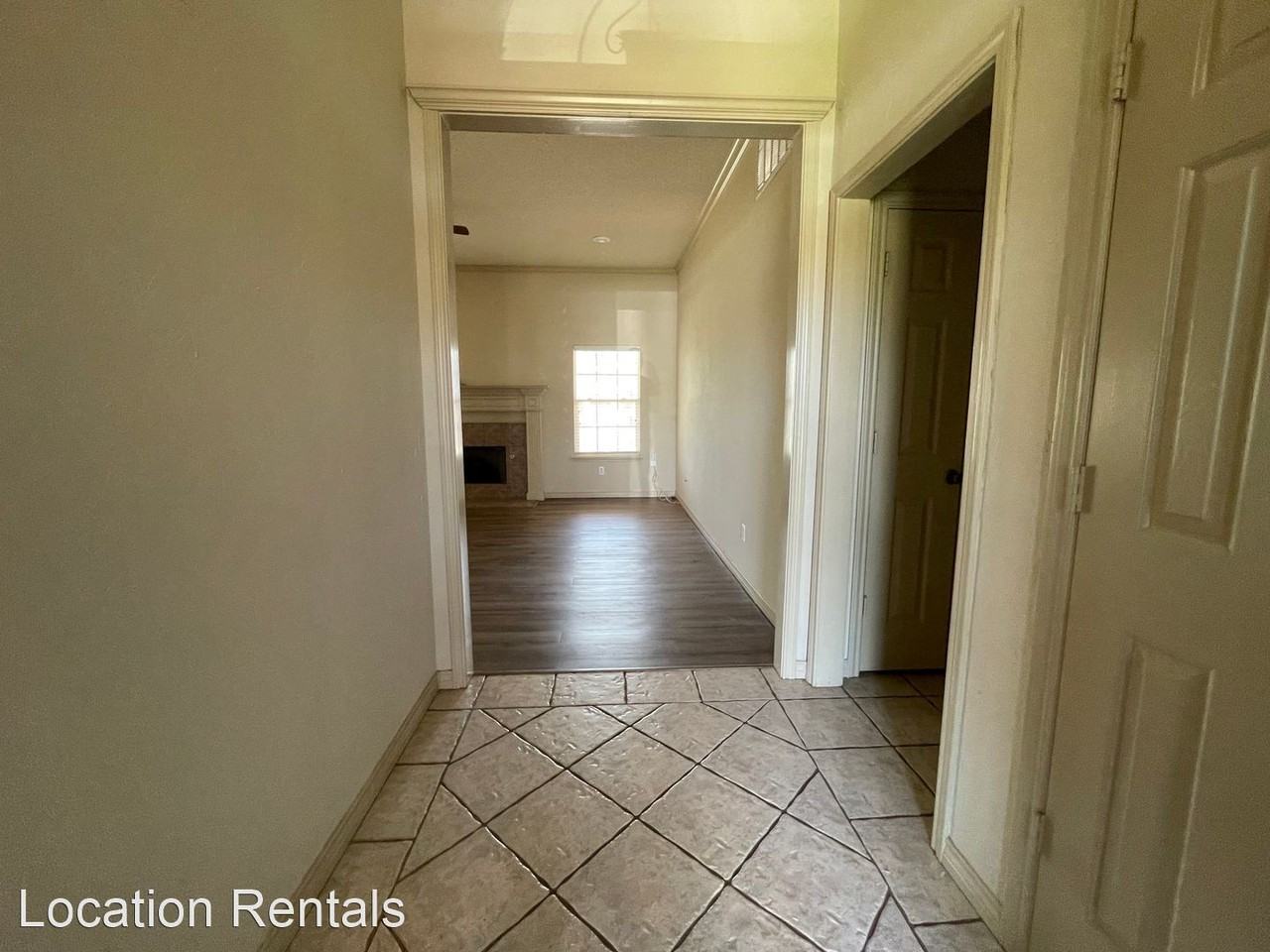 5601 100th St - Photo 3 of 20