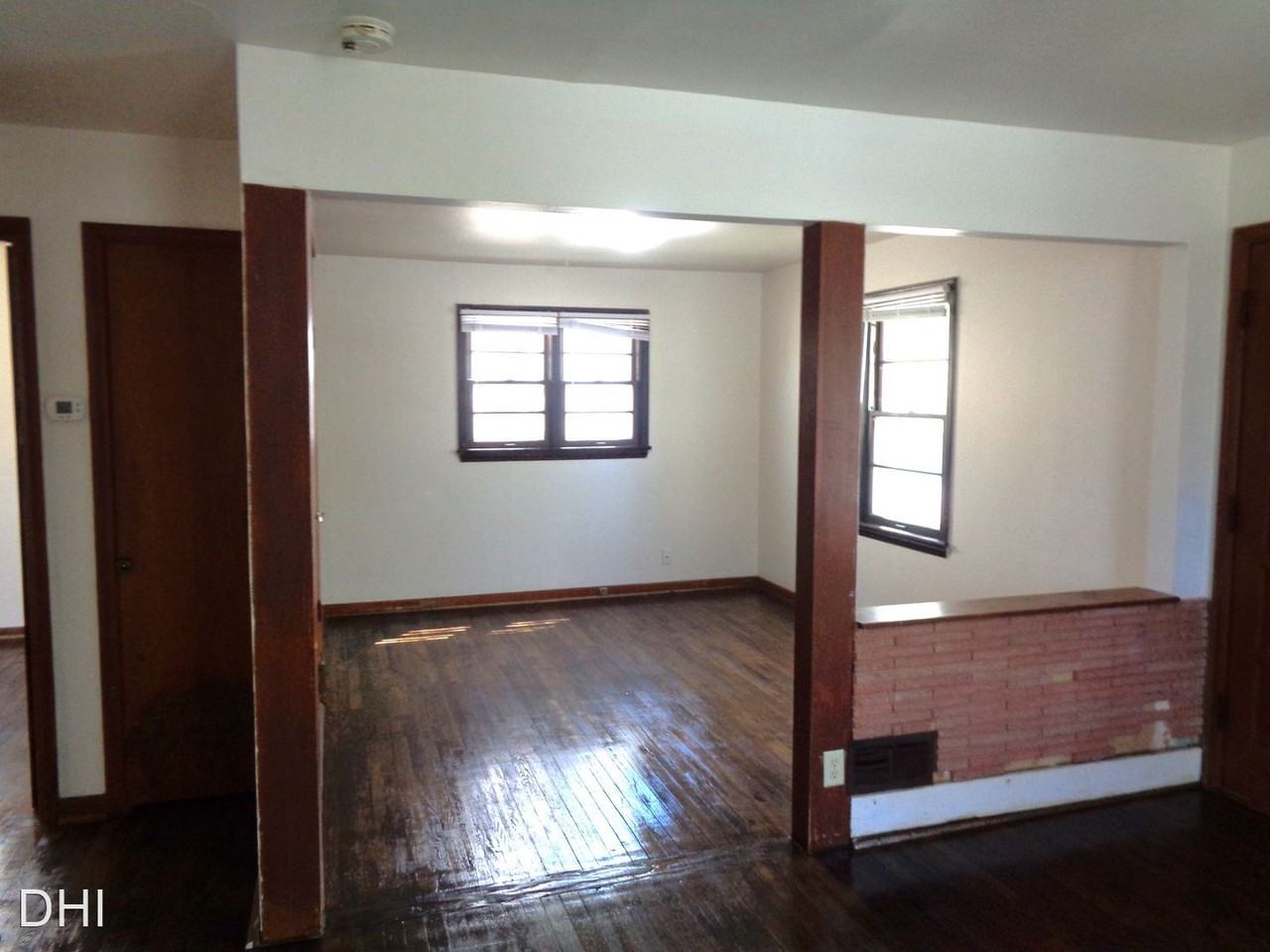 300 S 40th St - Photo 3 of 10