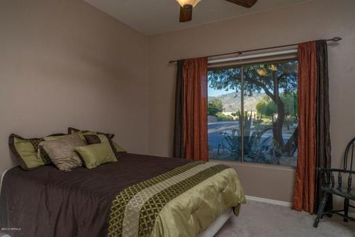 11741 N Pyramid Point Dr - Photo 3 of 17