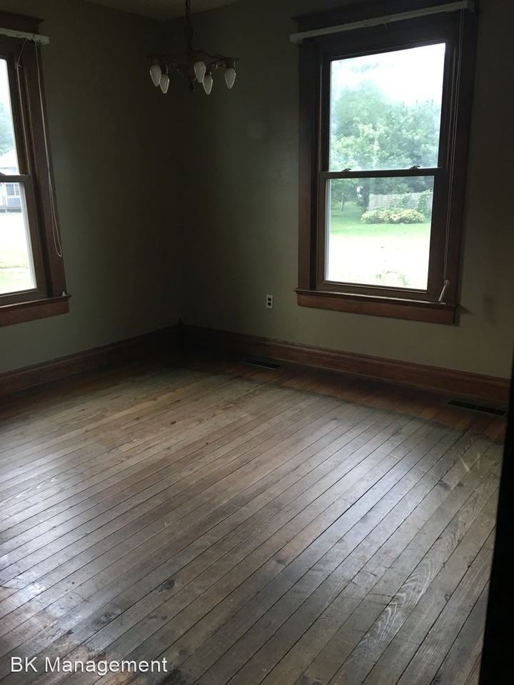 402 E Plum St - Photo 2 of 6