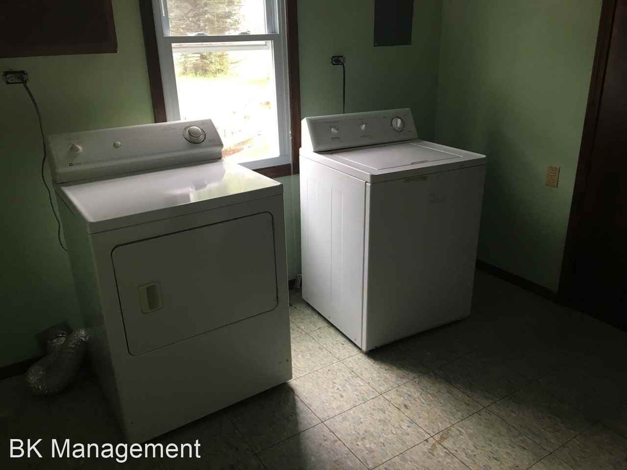 402 E Plum St - Photo 3 of 6