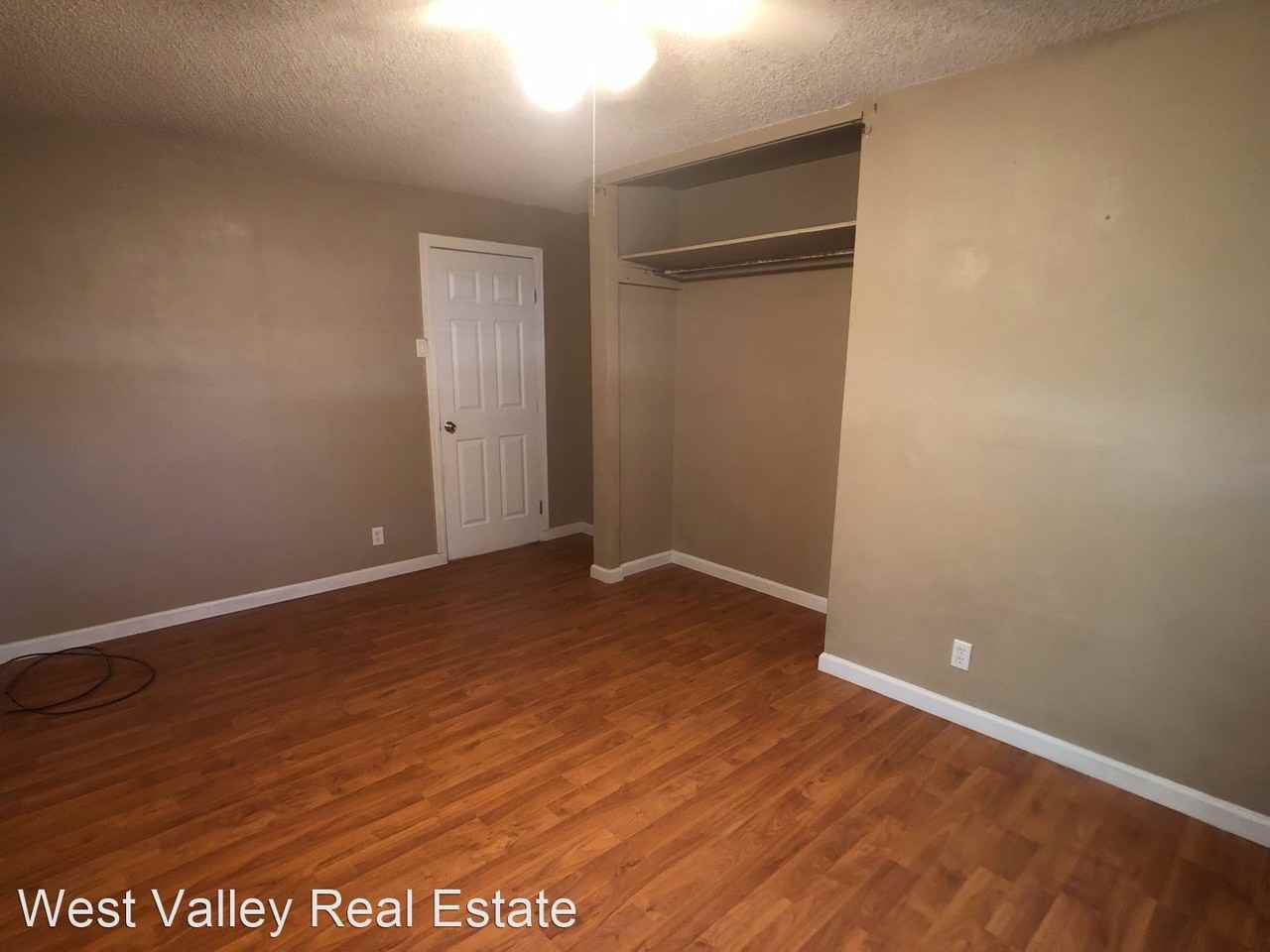 441 Hazelton St - Photo 3 of 14