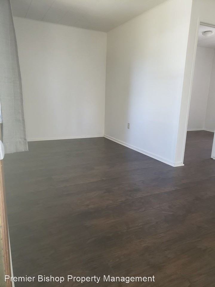 424 N Jackson St - Photo 3 of 8