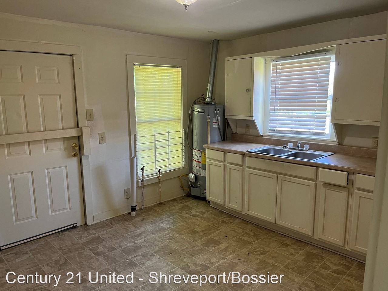 1924 Russell Rd - Photo 3 of 6