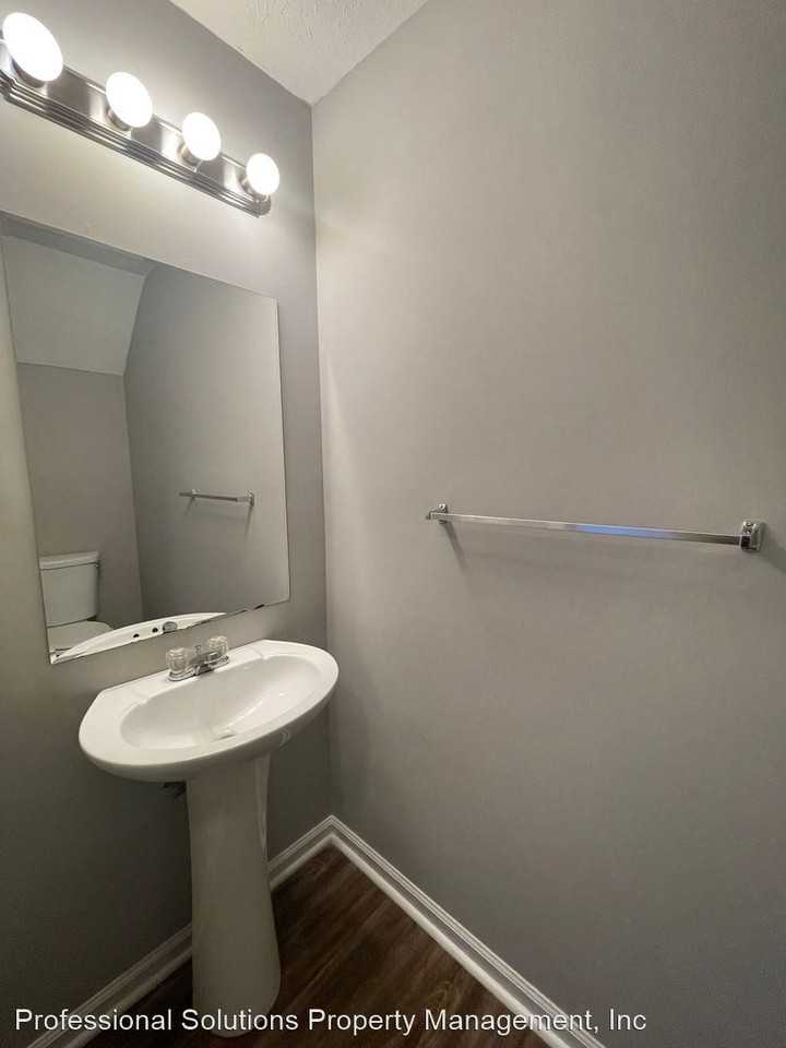 1432/1434 Westwood Dr. - Photo 3 of 8