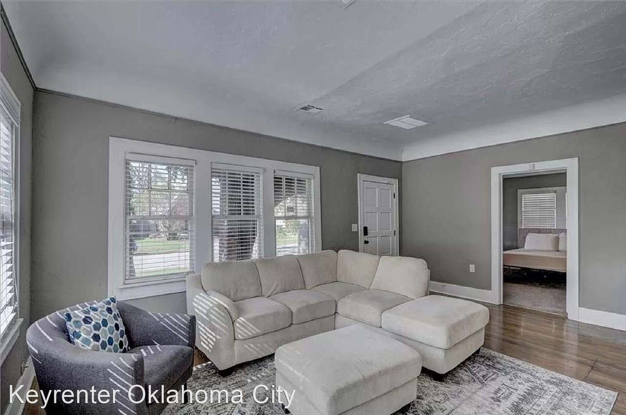 1216 Nw 43rd St - Photo 3 of 32