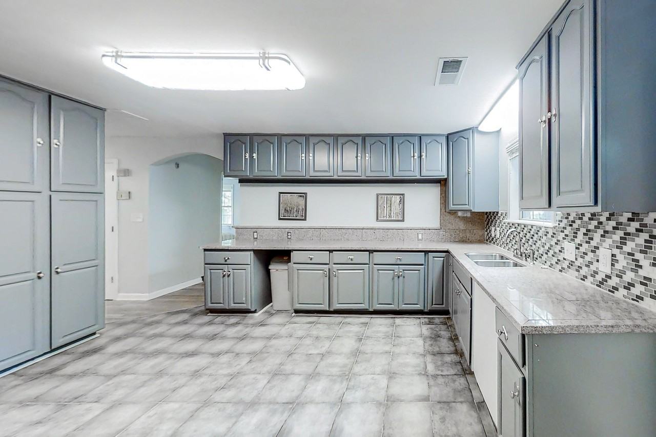 Plainville Dr Sw - Photo 5 of 13