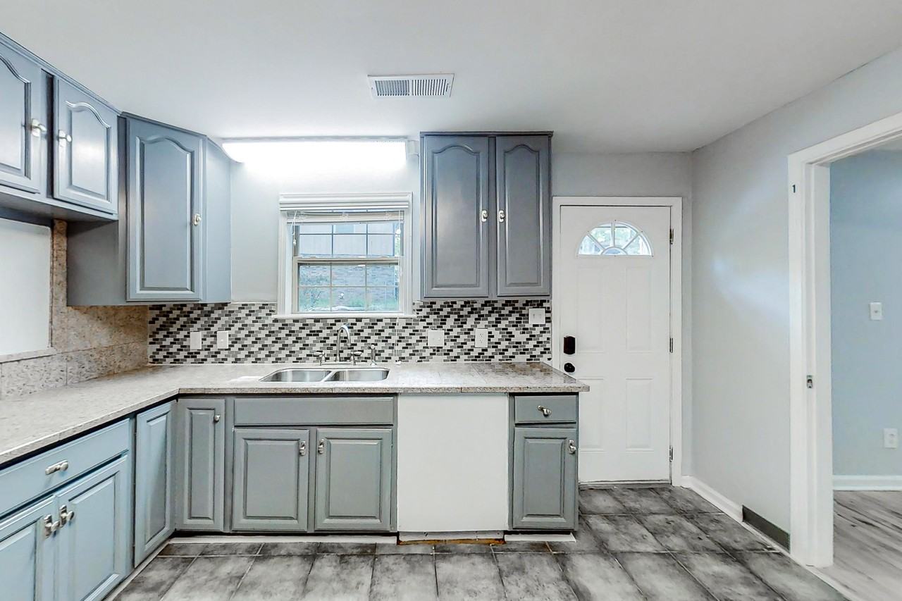 Plainville Dr Sw - Photo 7 of 13