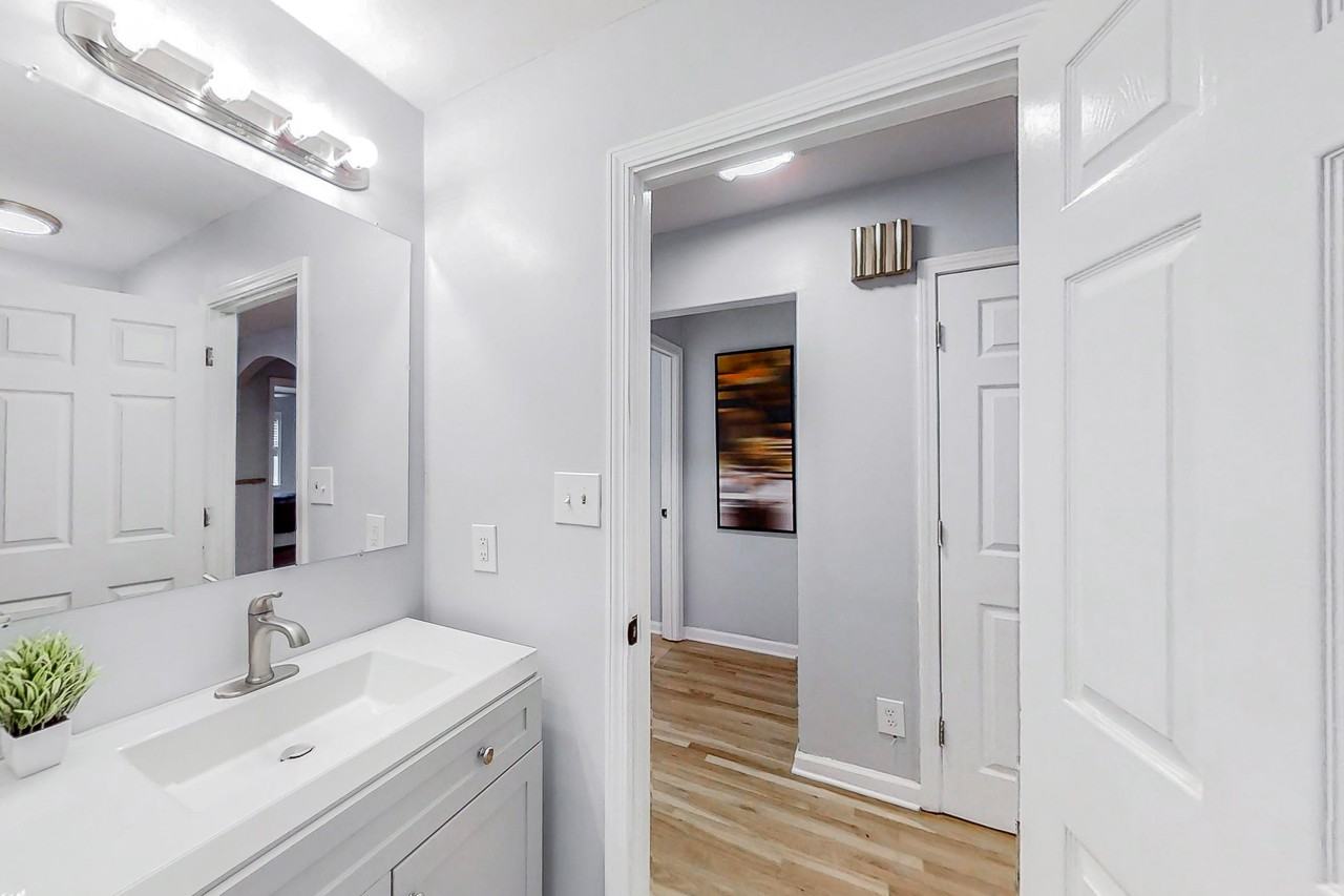 Plainville Dr Sw - Photo 4 of 13