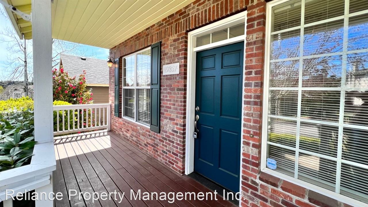 19857 Bennington Ct - Photo 3 of 50