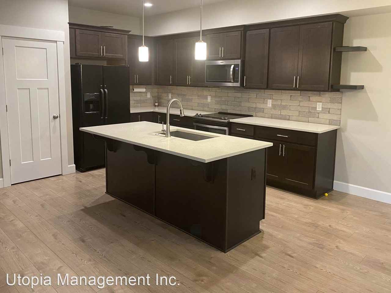 165 NE Overlook Ct - Photo 3 of 16