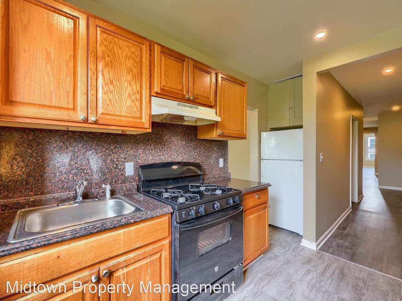 2206 N 3rd St - Photo 3 of 17