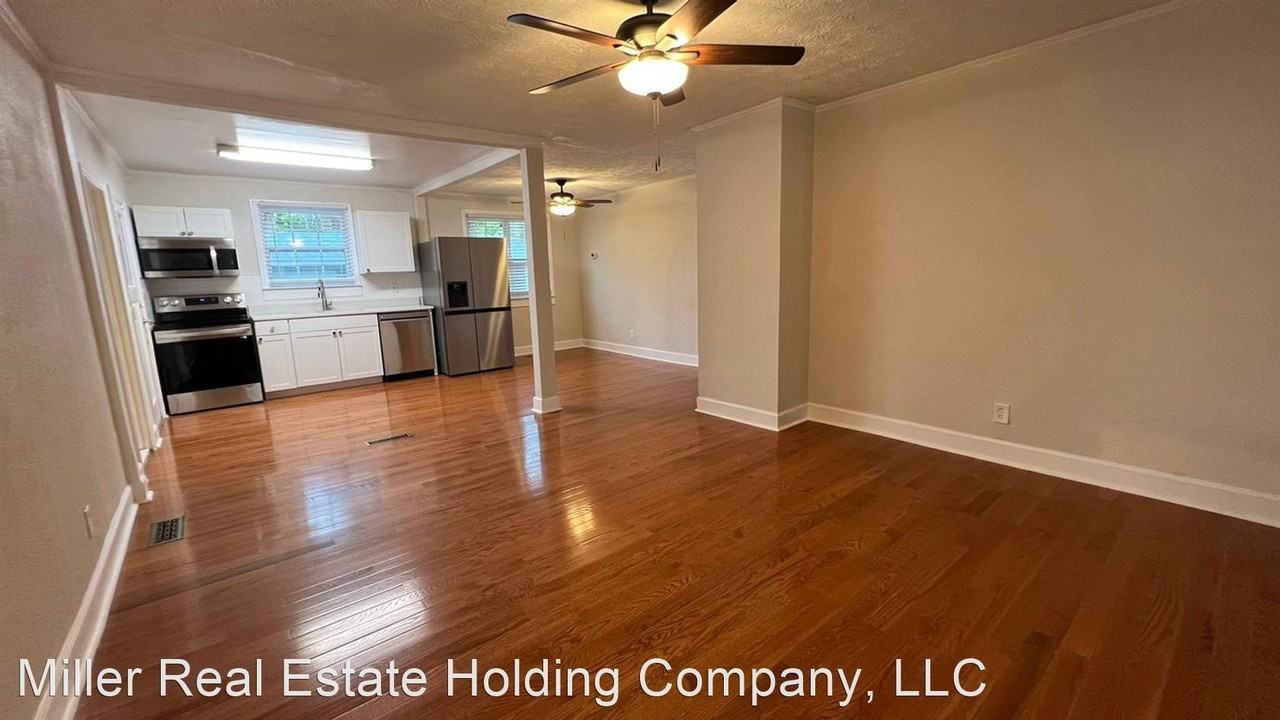 2408 E 39th St - Photo 3 of 11