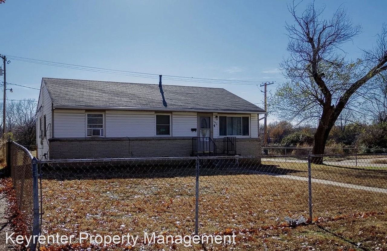 1504 E 51st St N - Photo 2 of 16