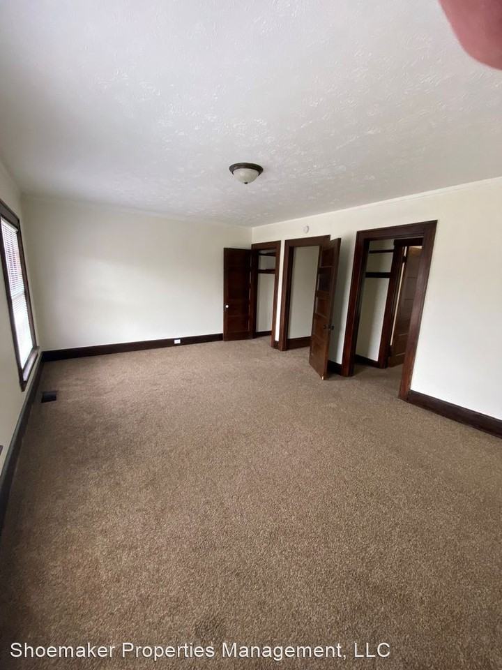 320 N 10th St - Photo 2 of 14