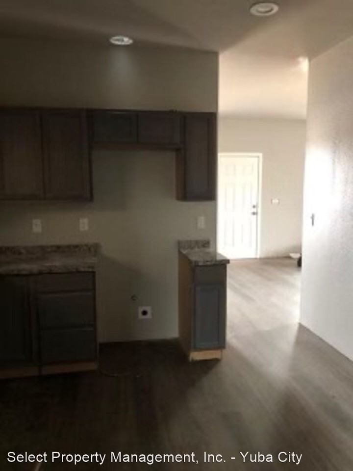 586 E Gridley Rd - Photo 2 of 3