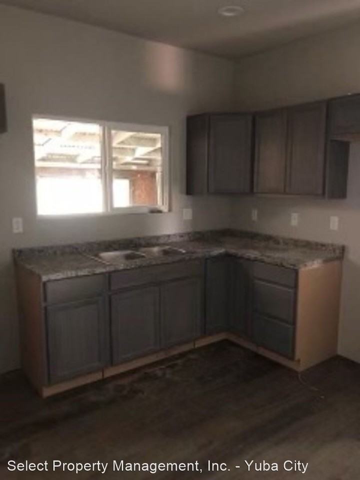 586 E Gridley Rd - Photo 3 of 3