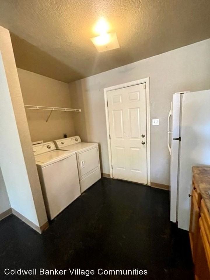 310 Liberty St #B - Photo 3 of 12