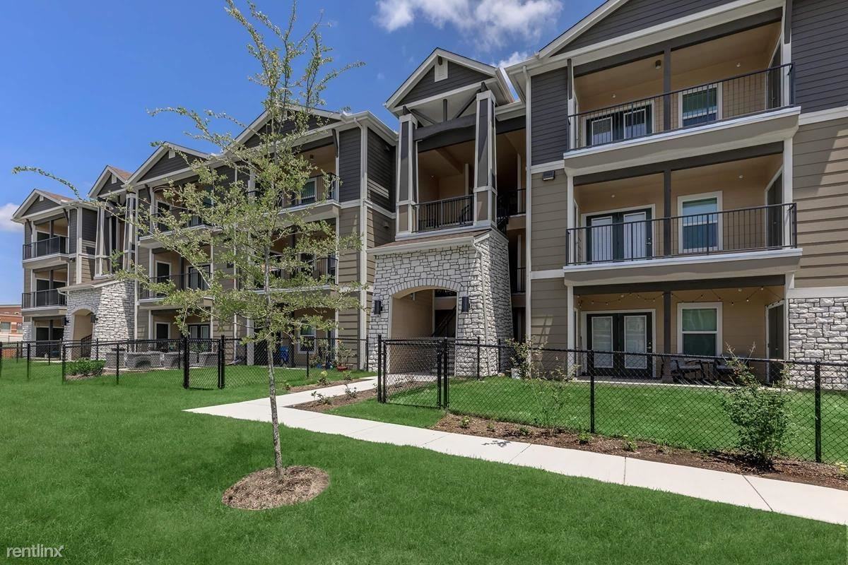 9311 FM 1560 N - Photo 2 of 47