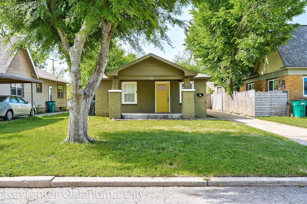 2326 Nw 19th St - Photo 2 of 32