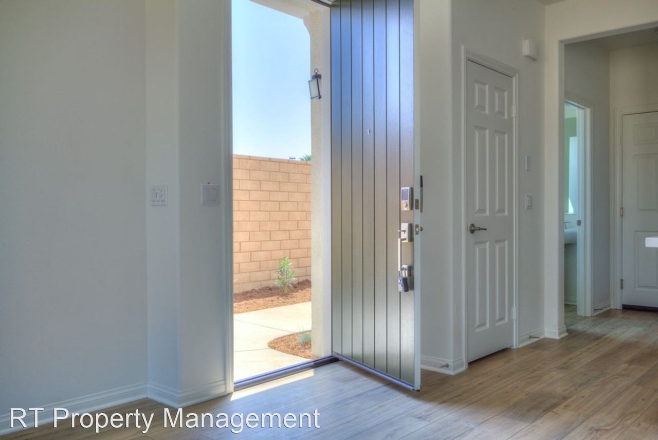 202 Bonita Ln - Photo 3 of 41