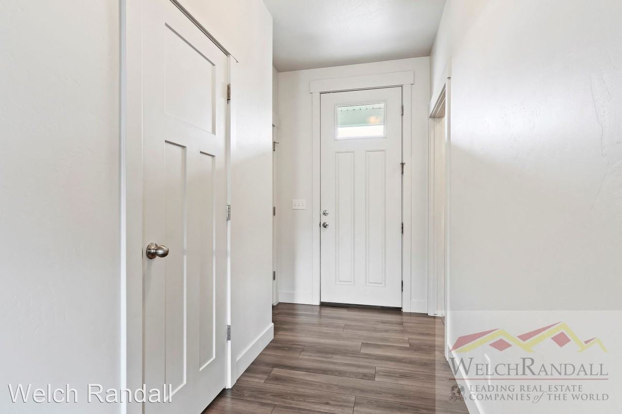 433 N 100 W - Photo 2 of 27