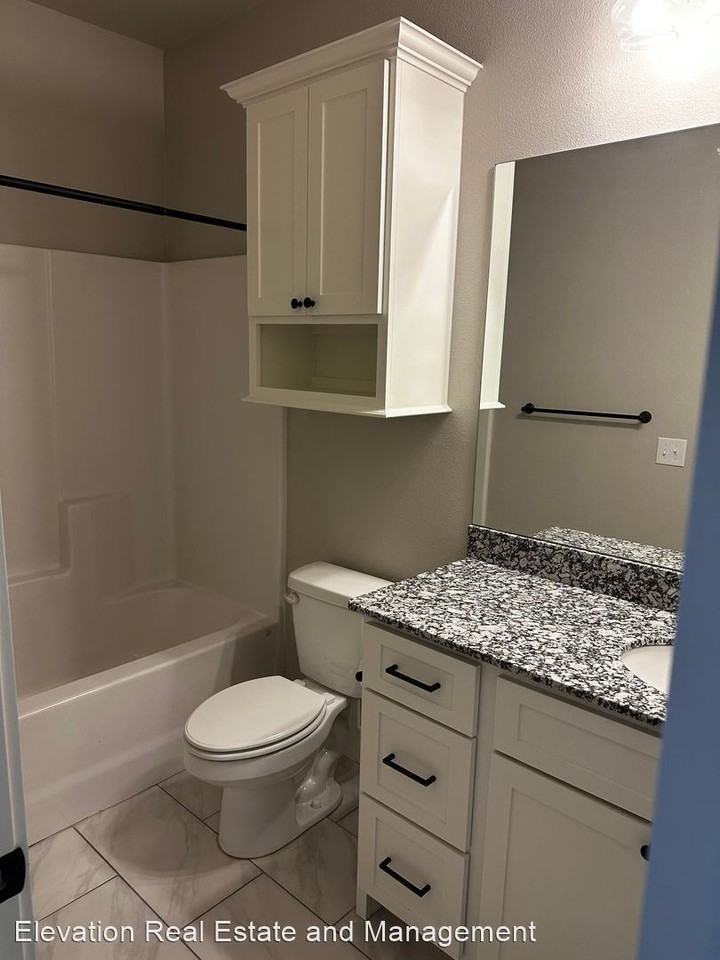 1907 E Endura Park Dr, Siloam Springs, AR 72761 3 Bedroom House for