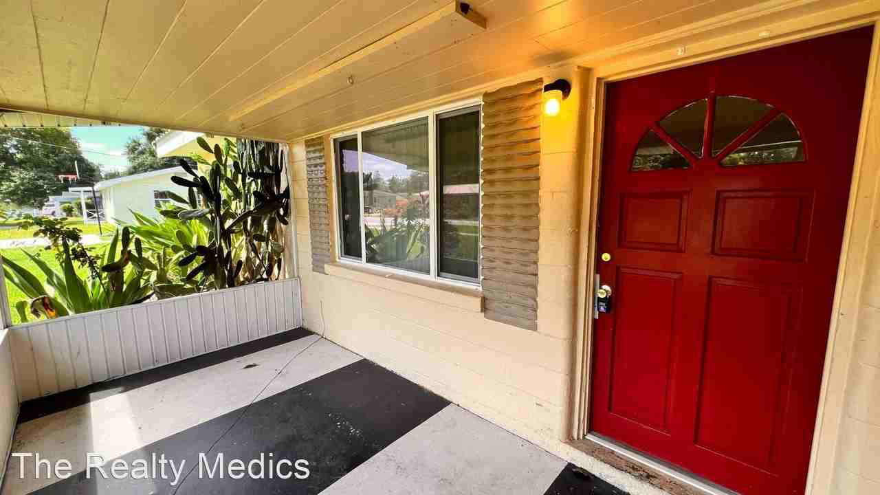 1595 28th St Nw - Photo 2 of 22