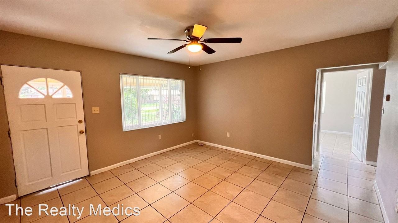 1595 28th St Nw - Photo 3 of 22