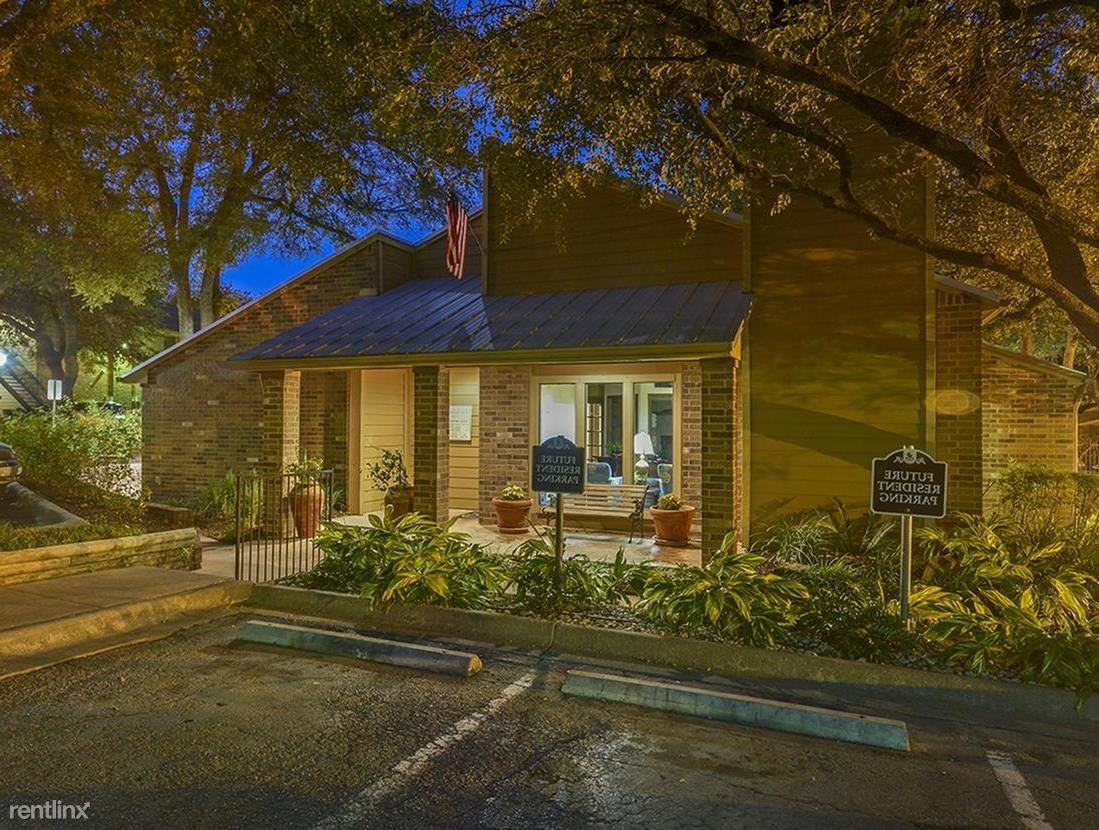 11441 N Interstate Highway 35 - Photo 2 of 11