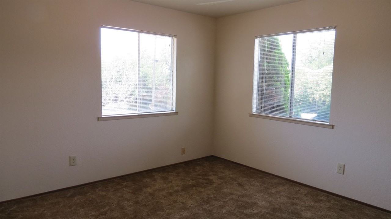 222 Channel Hill Rd - Photo 2 of 11