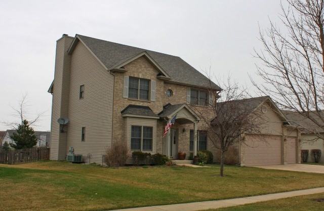 684 Hampshire Dr - Photo 3 of 21