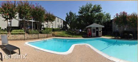 6200 Pershing Ave - Photo 2 of 15