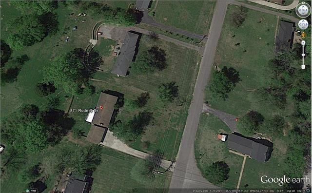 871 Rodney Dr - Photo 3 of 5