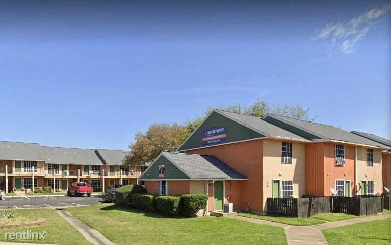 909 E Centerville RD - Photo 3 of 5