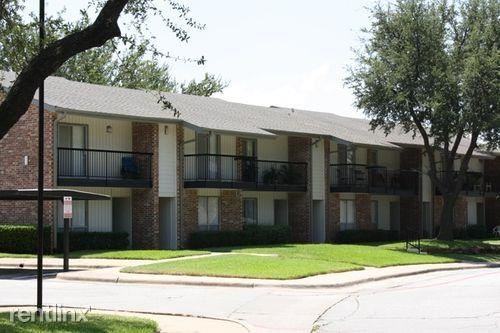 1705 Metrocrest Dr - Photo 2 of 5