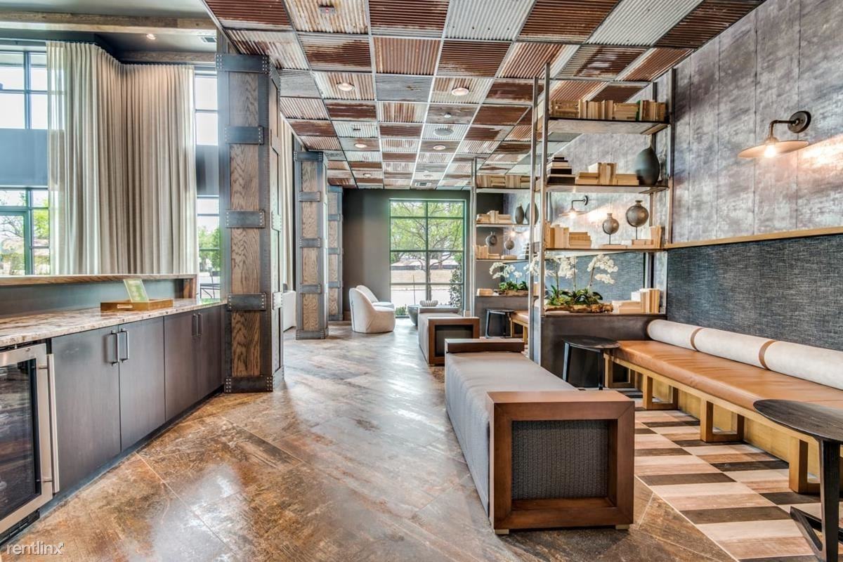 502 E College St - Photo 2 of 18