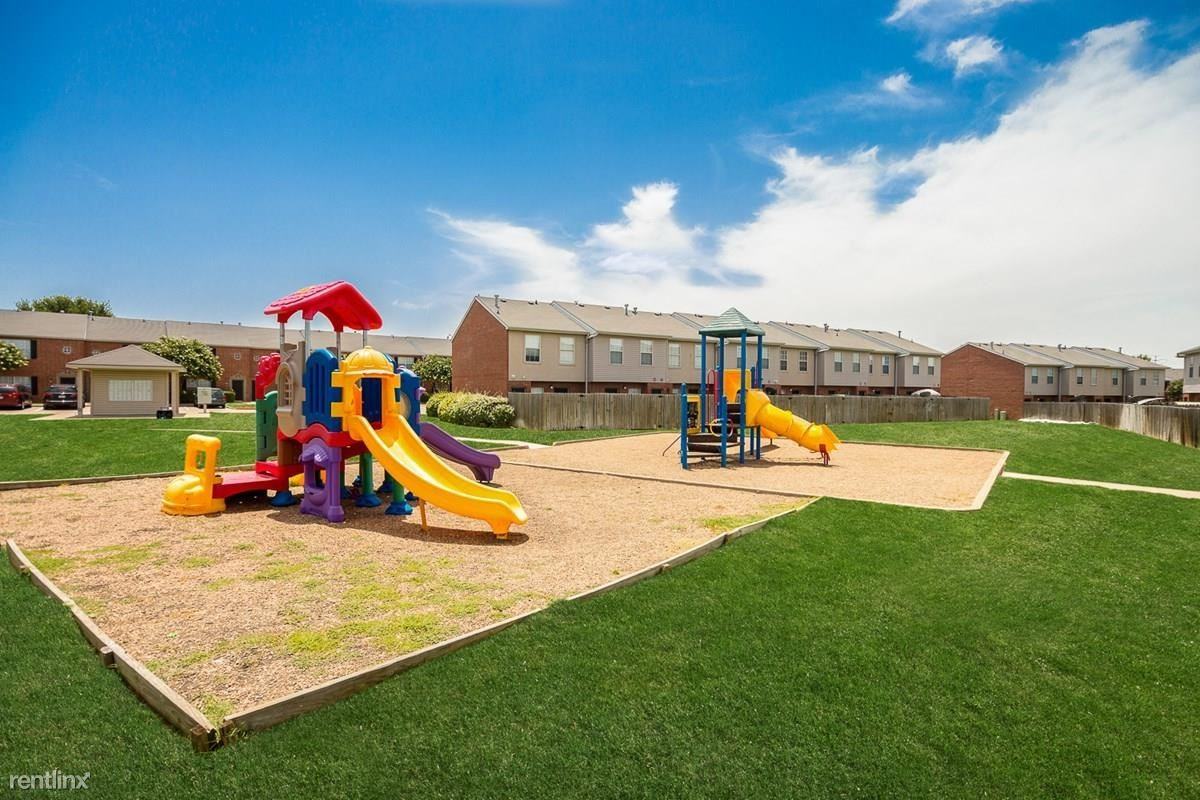 907 Pinion Dr - Photo 3 of 26