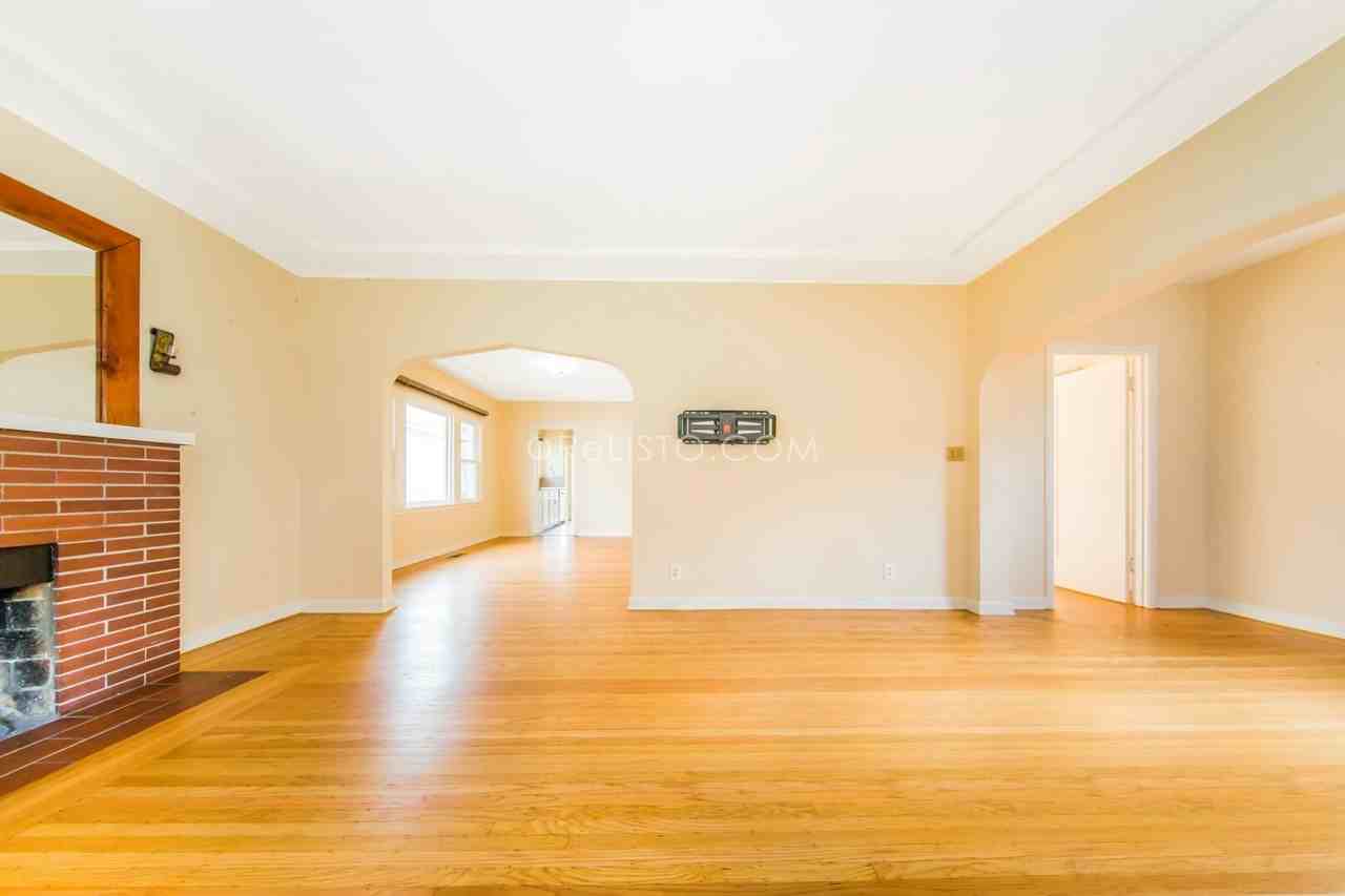 2762 Bellaire Pl - Photo 3 of 27