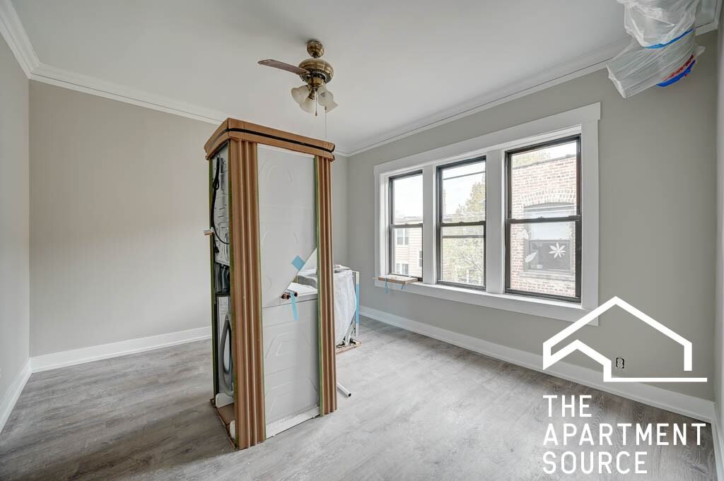 6521 N Newgard Ave #3E - Photo 3 of 9