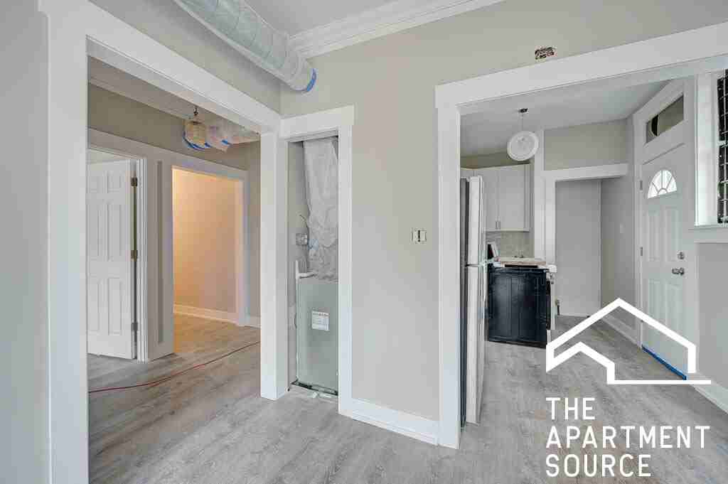 6521 N Newgard Ave #3E - Photo 2 of 9