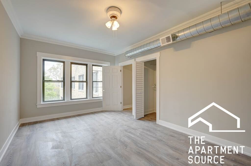 6521 N Newgard Ave #3E - Photo 6 of 9