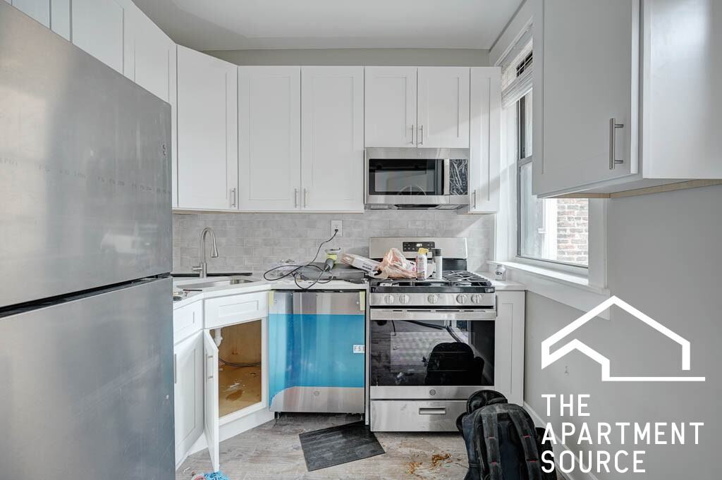 6523 N Newgard Ave #2G - Photo 2 of 11