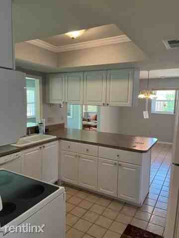 1333 Se San Sovina Ter - Photo 3 of 8