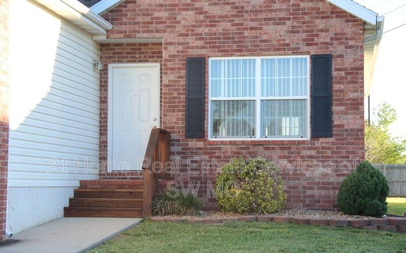 305A Excalibur Ct - Photo 2 of 11