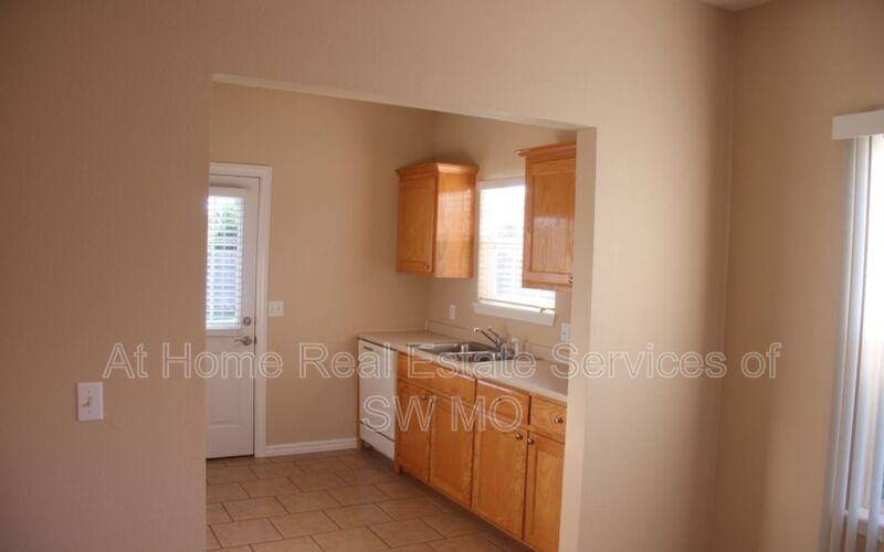 305A Excalibur Ct - Photo 3 of 11