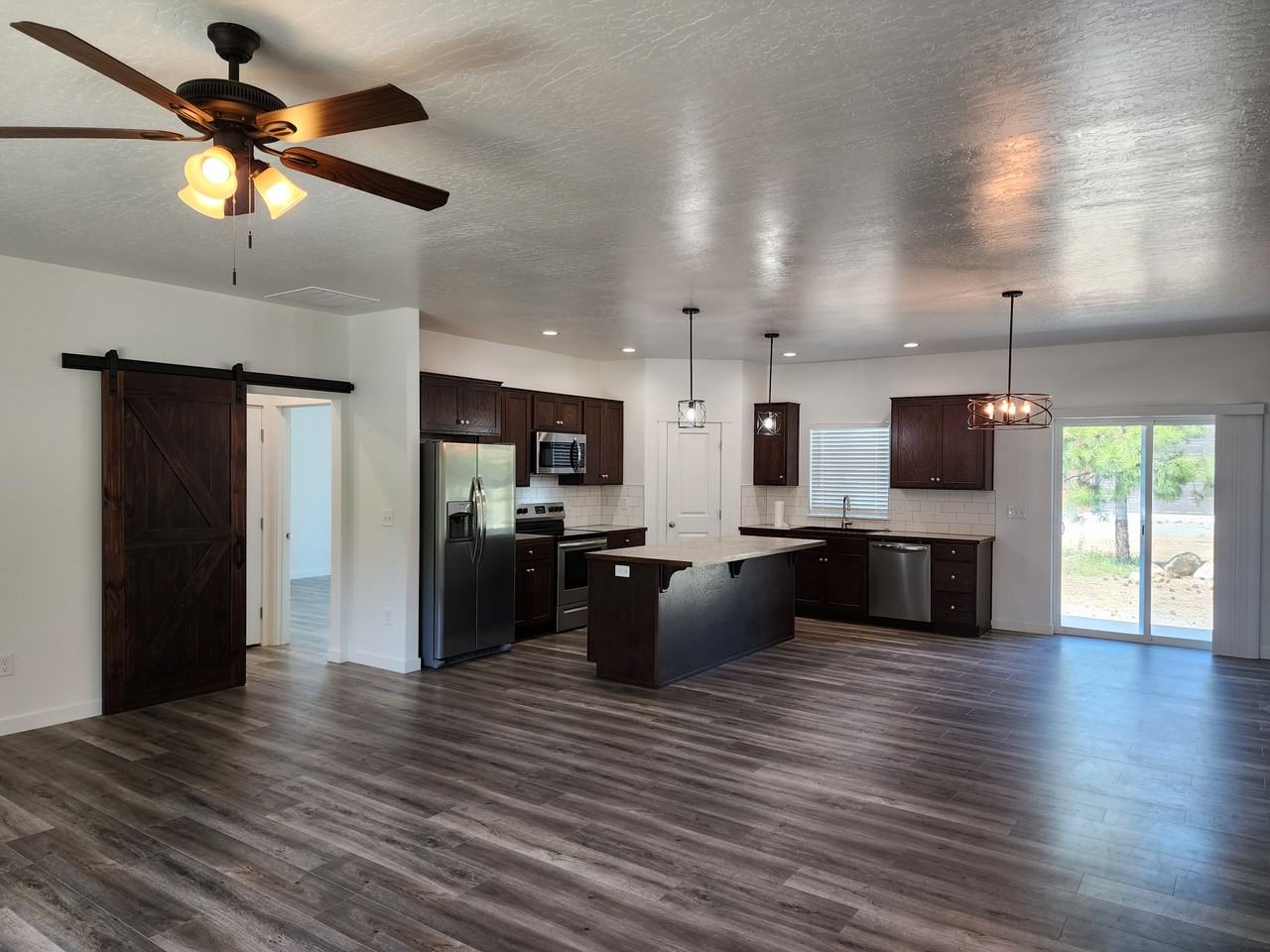 5083 W Jefferson St - Photo 3 of 23