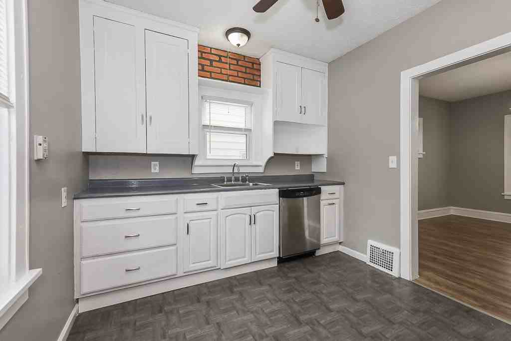 20030 Beachview Drive - Photo 3 of 25