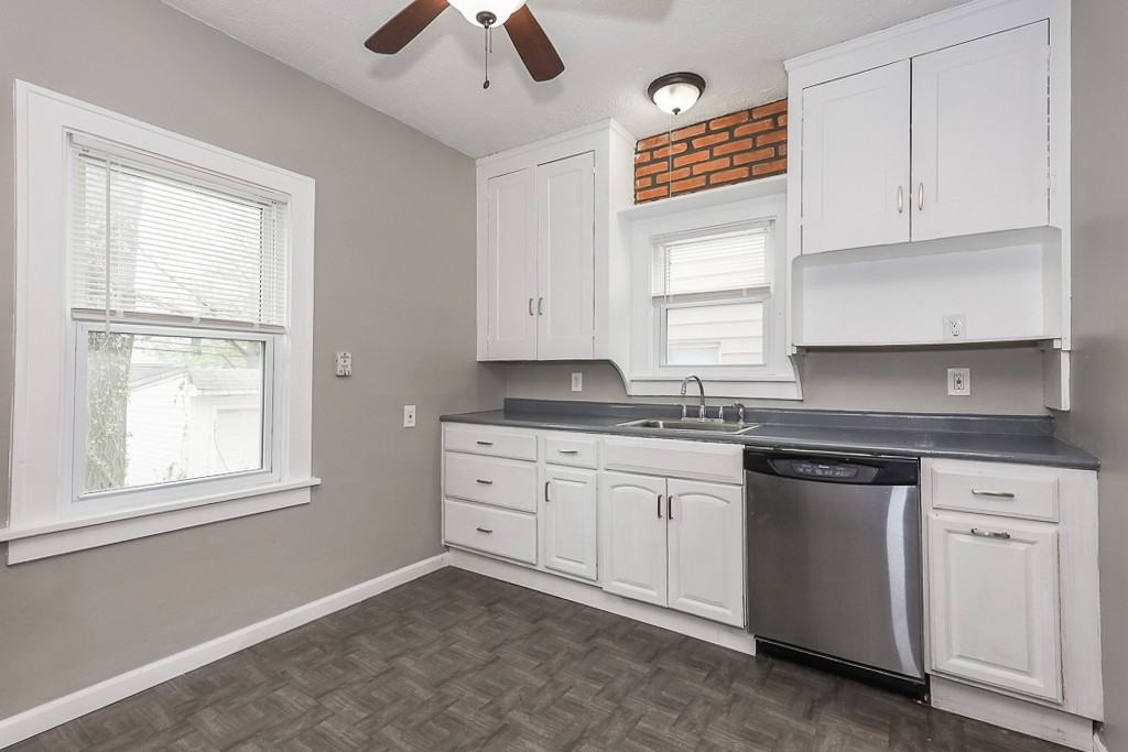 20030 Beachview Drive - Photo 4 of 25