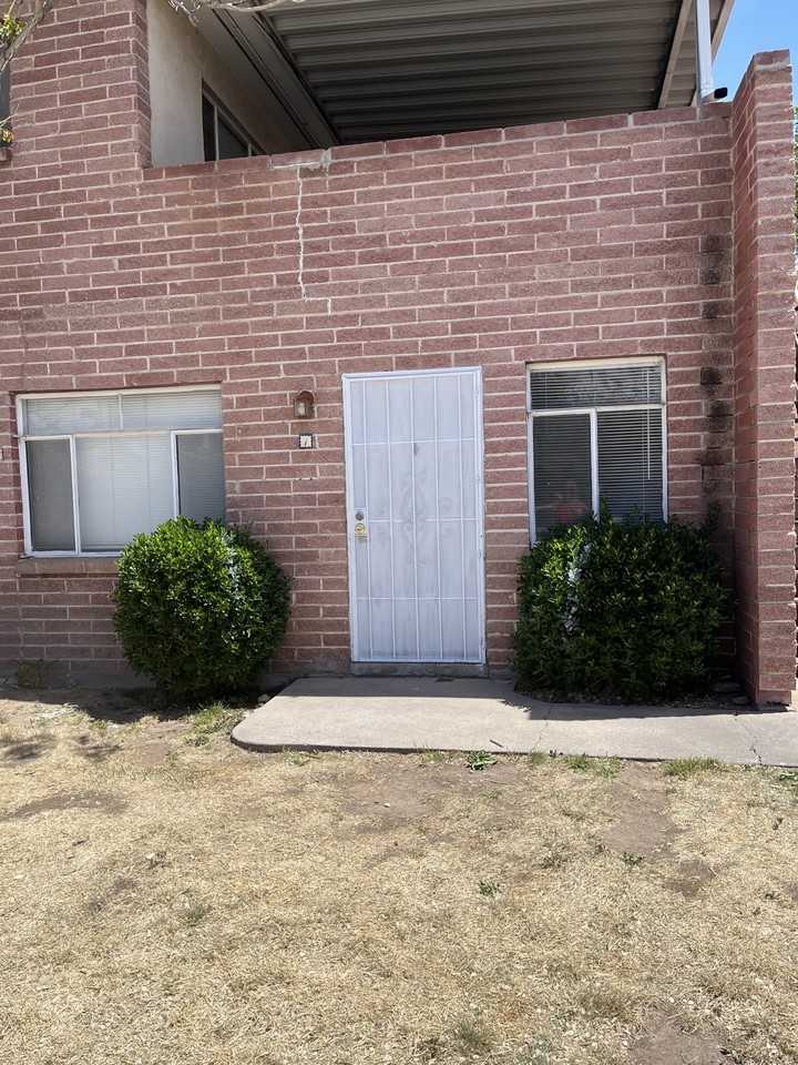 308 Spruce St Ne - Photo 2 of 22